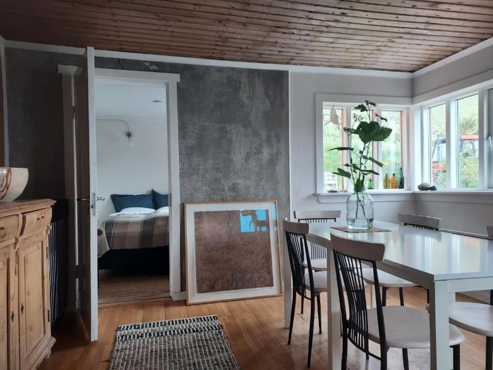 Classic Double or Twin Room, 1 Bedroom, Shared Bathroom, Ocean View photo 2