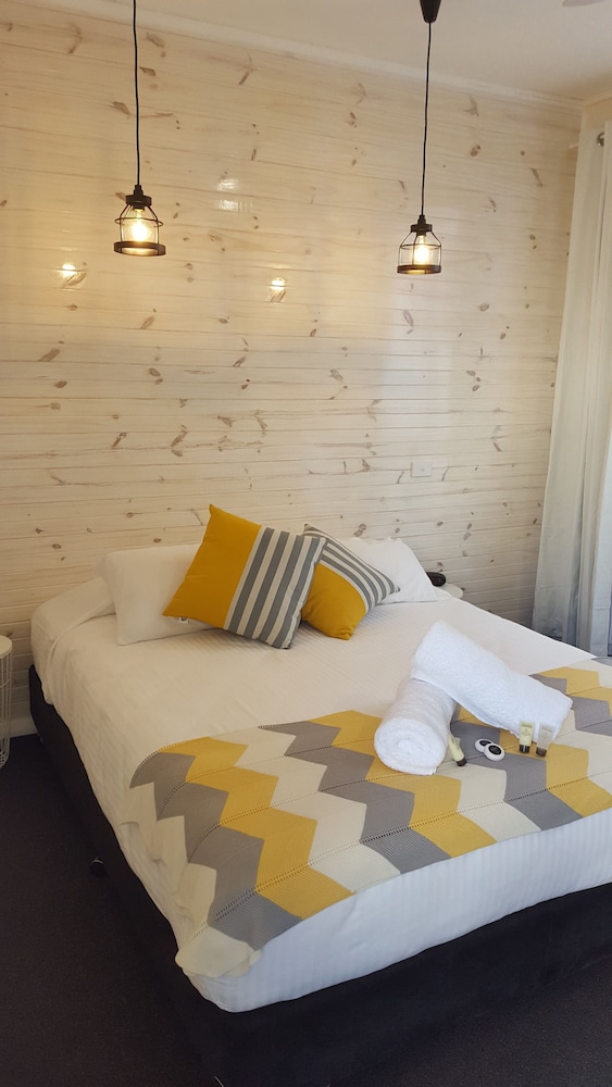 Room, 1 Queen Bed photo 1