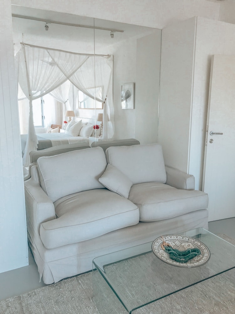Standard Suite, 1 King Bed, Balcony, Ocean View photo 2