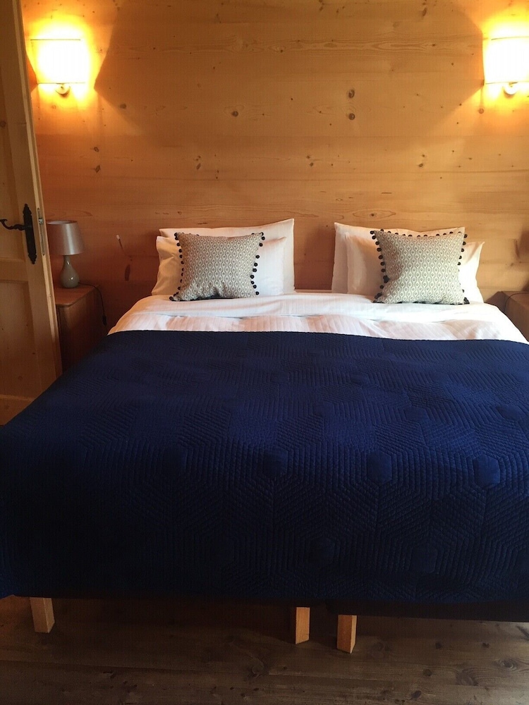 Deluxe King Room photo 2