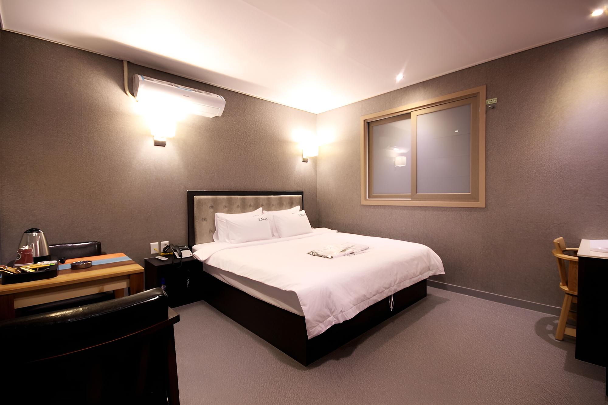 Room (Special Room) - Photo 8