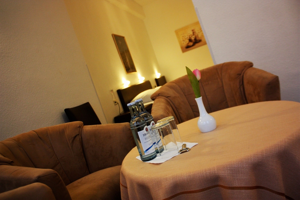Economy Triple Room photo 3