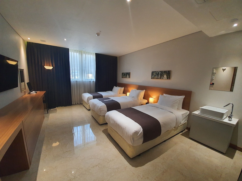[Breakfast for 3 PKG] Deluxe Triple (Above 3people, extra fee(15,000KRW) surcharged on the spot)