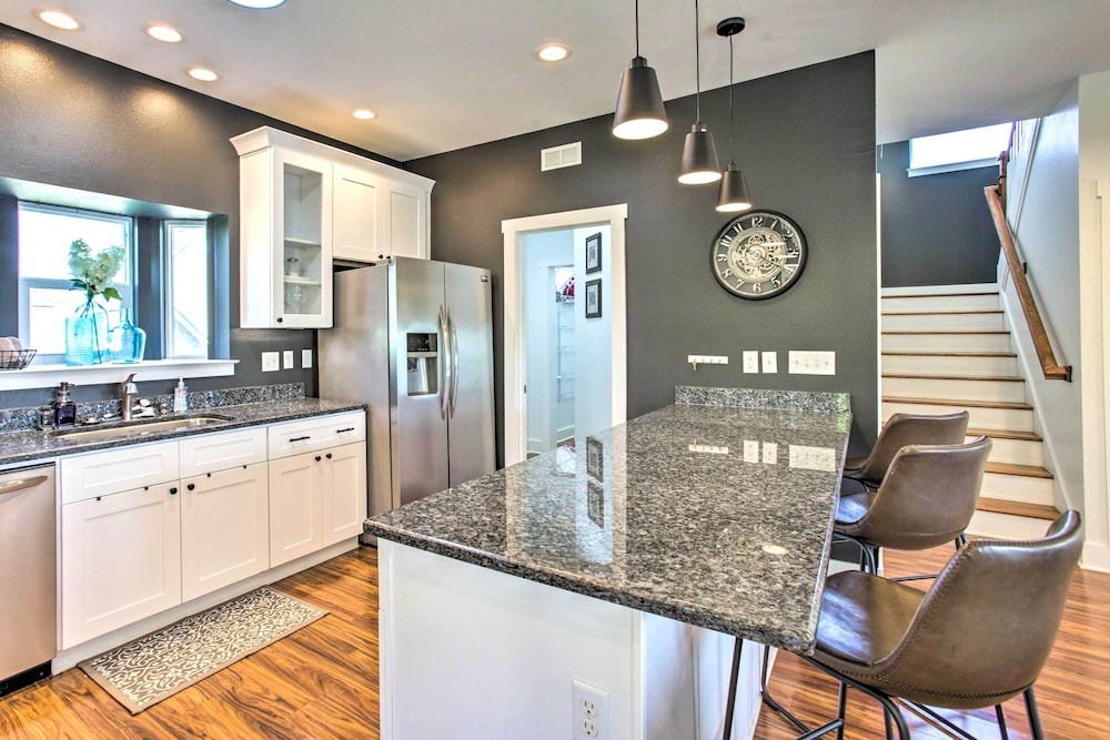 House (4 Bedrooms) photo 2