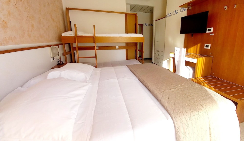 Quadruple Room photo 2
