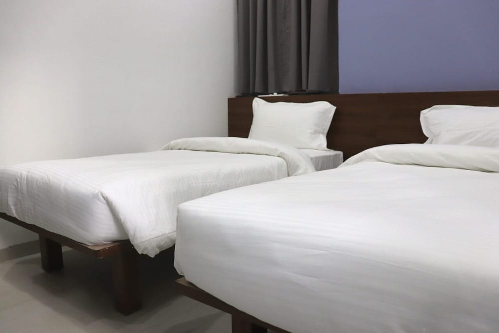 Standard Twin Room - Photo 7