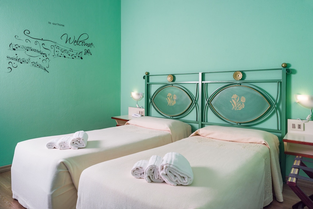 Deluxe Room, 1 Double or 2 Twin Beds, Balcony photo 1