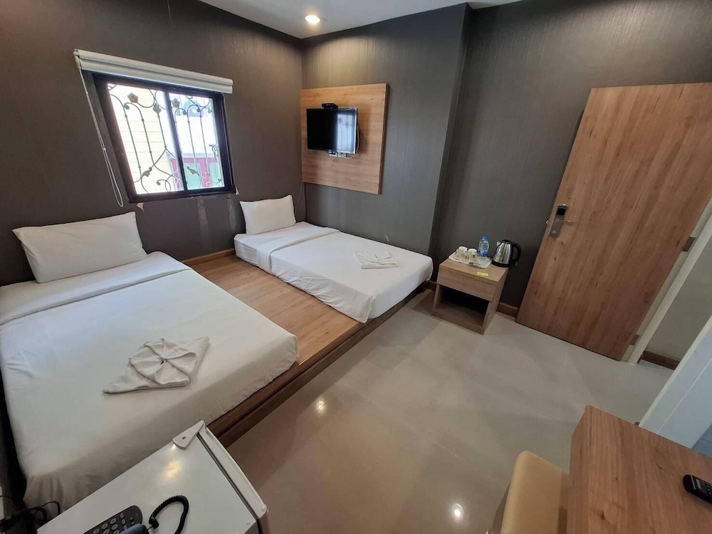 Deluxe Twin Room photo 2