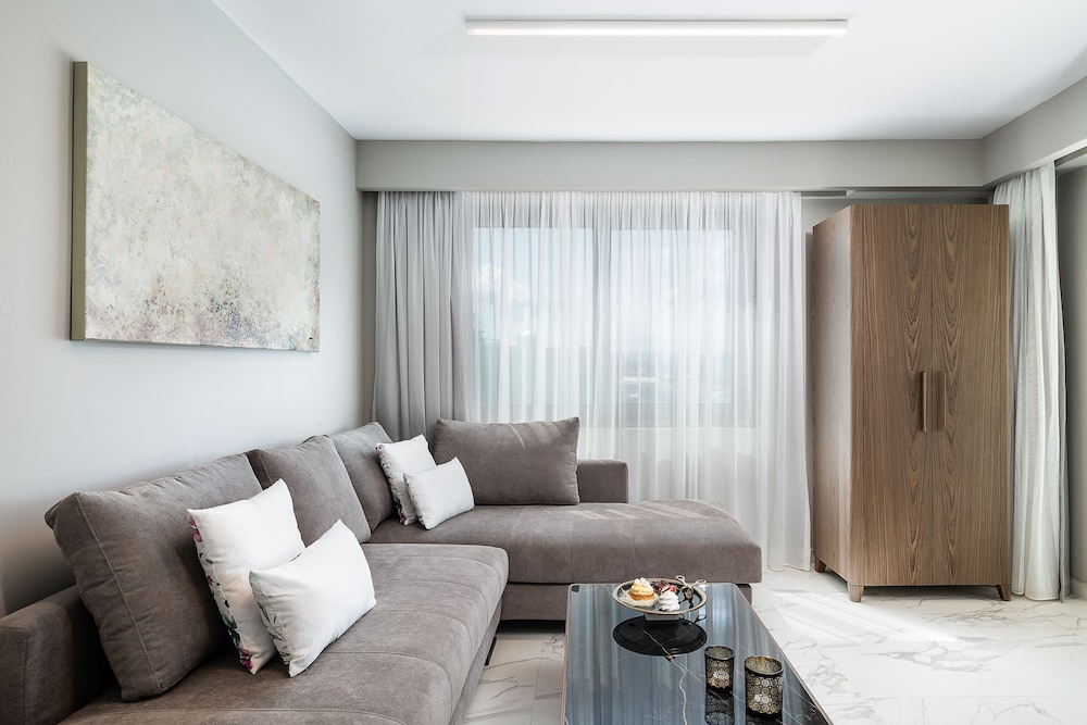 Nest Suite with 2 Bedrooms - Photo 13