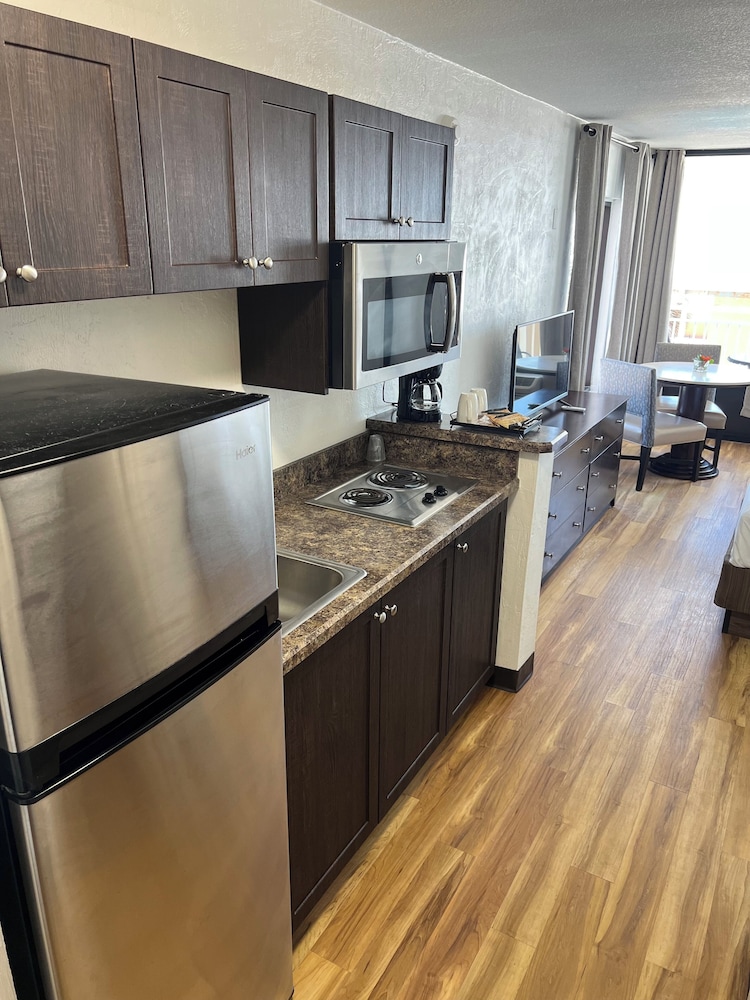 Deluxe Room, 2 Queen Beds, Kitchenette - Photo 9