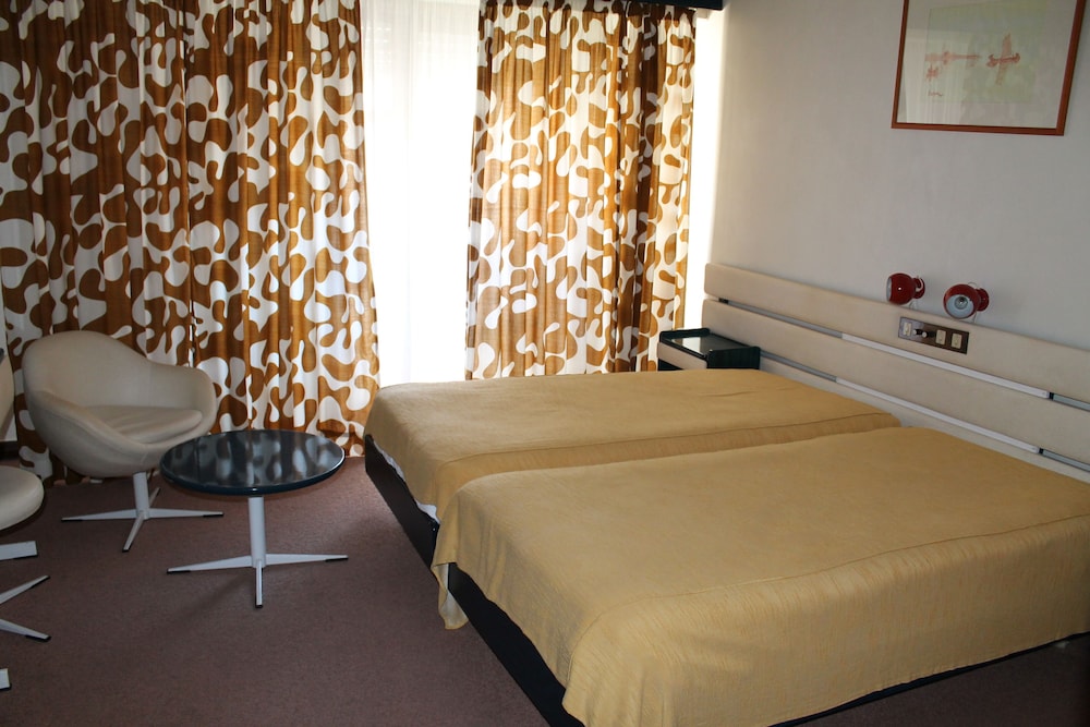 Doppel- oder Zweibettzimmer