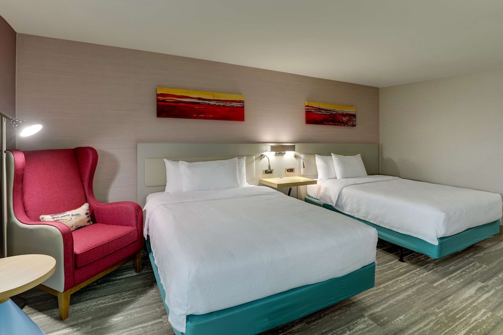 Suite, 2 Queen Beds, Accessible (Roll-in Shower) - Photo 1