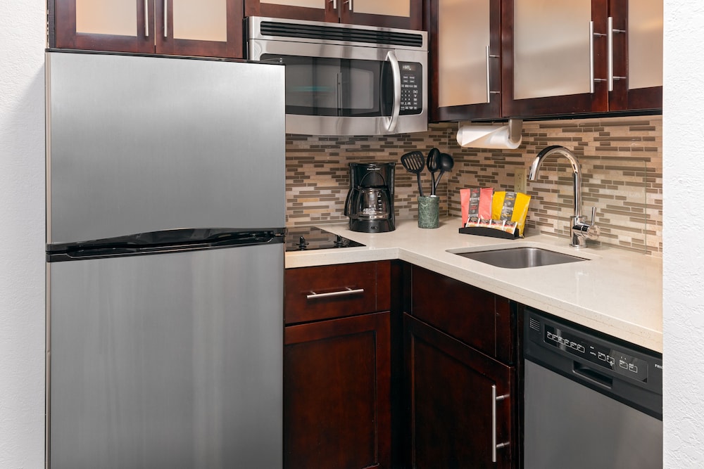 Suite, 1 Bedroom, Kitchen photo 3