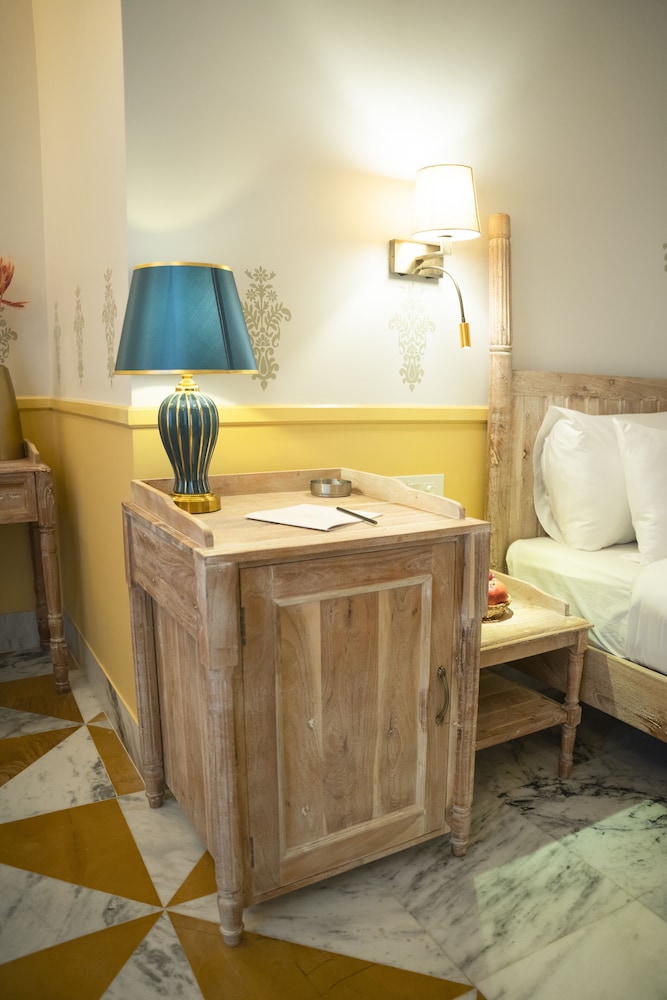 Upper Luxury - Photo 25