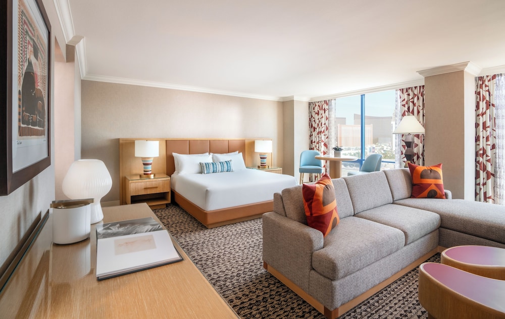 Remodeled King Suite High Floor - Photo 4