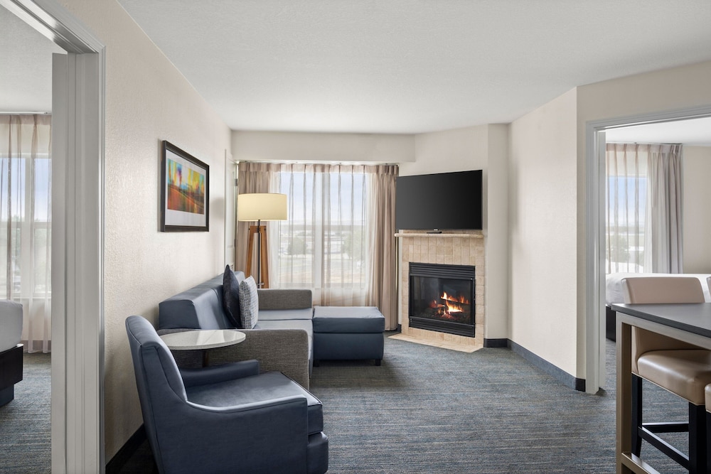 Suite, 2 Bedrooms - Photo 1