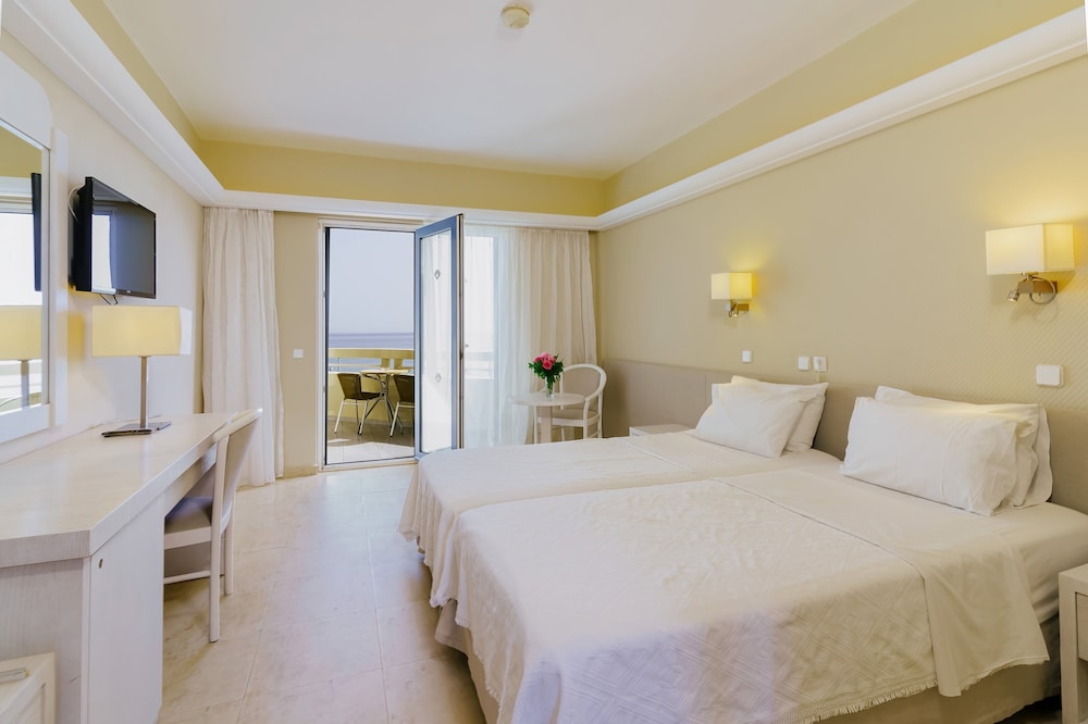 Double Room with Side Sea View photo 2