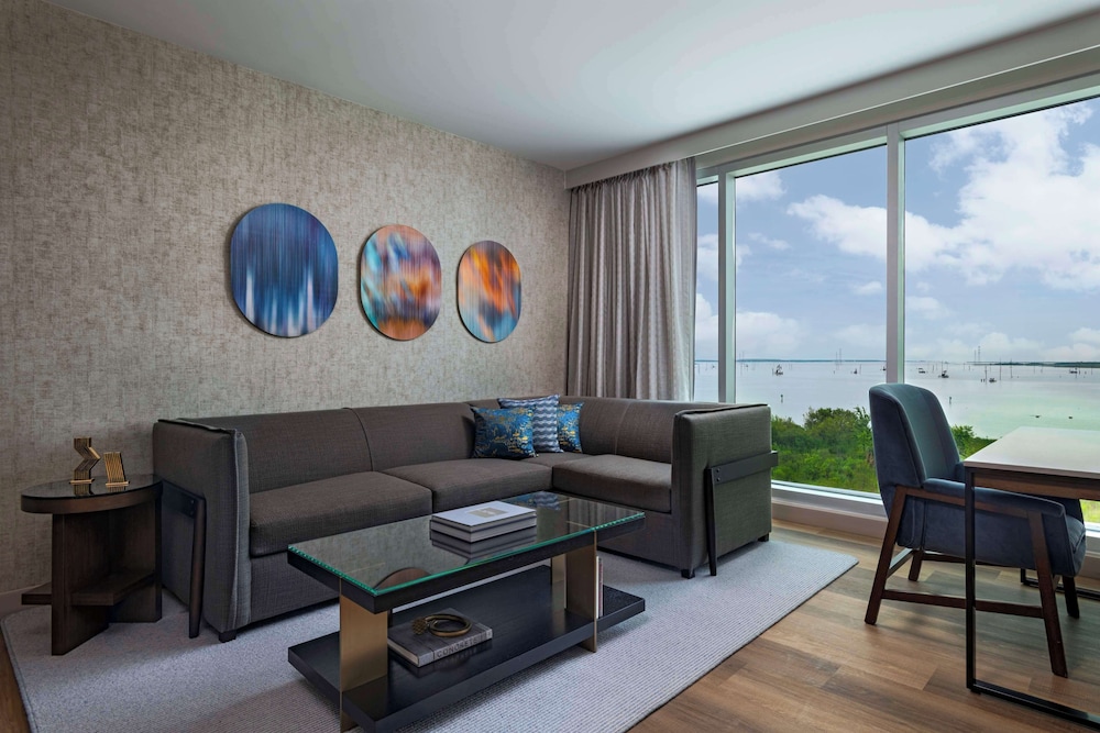Suite (Regency) - Photo 1