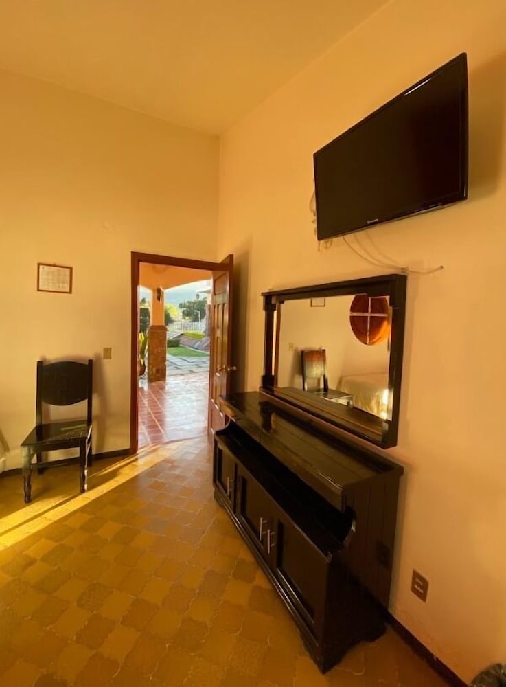 Basic Triple Room, Multiple Beds, Non Smoking photo 3