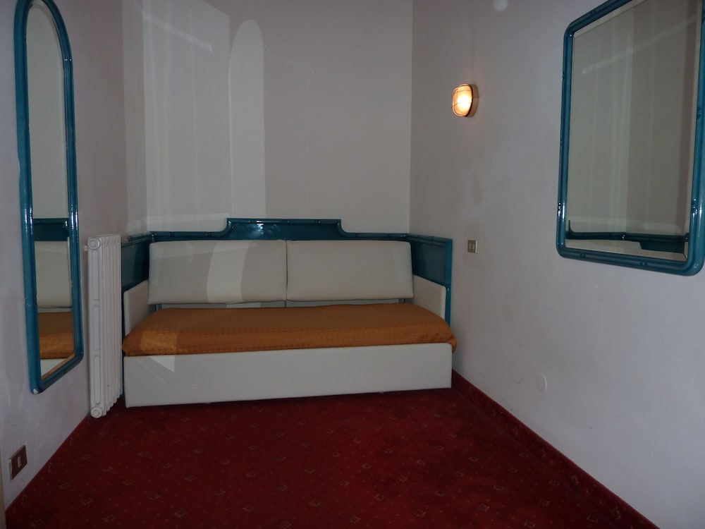 Superior Double Room - Photo 11