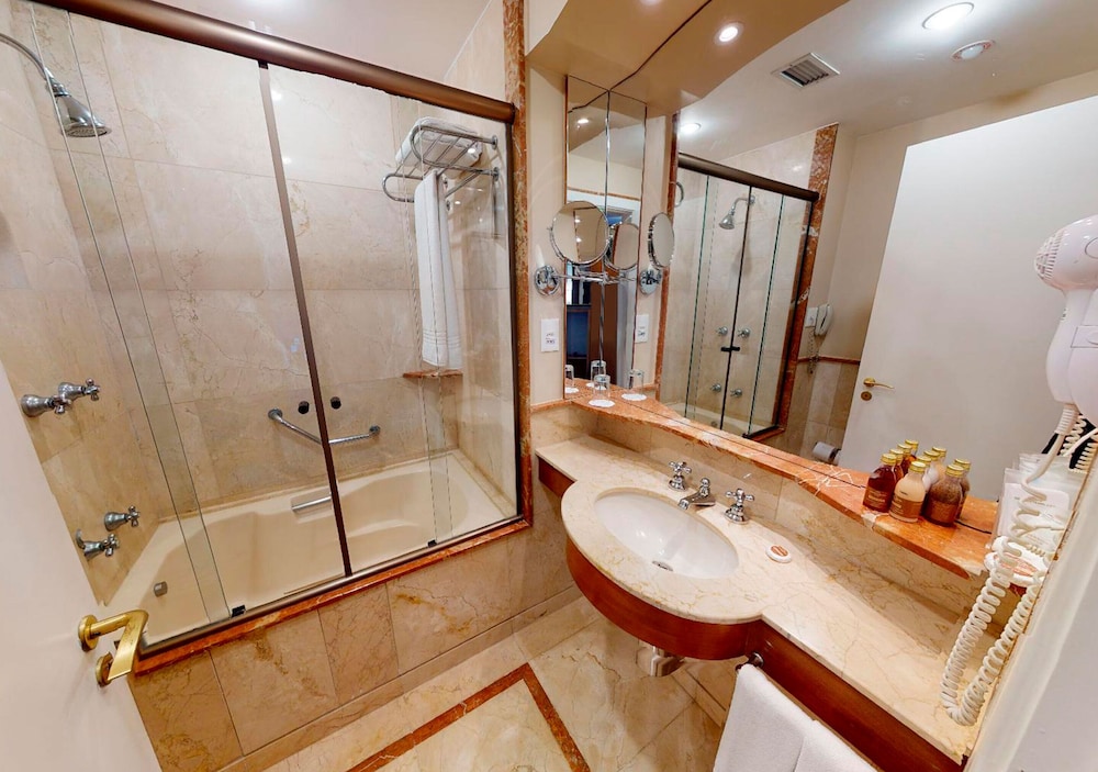 Premium Suite - Photo 5
