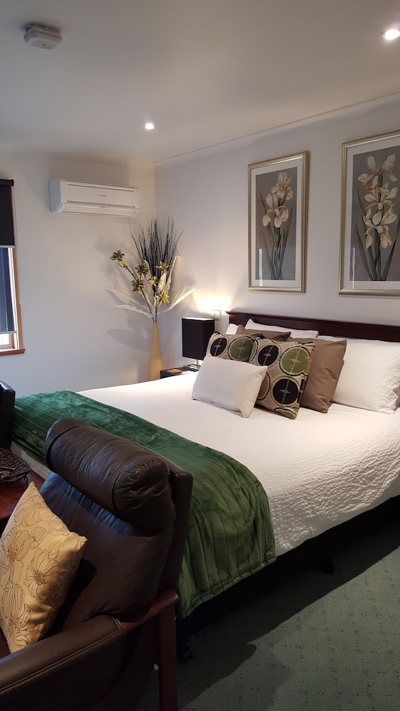 Double Room, 1 King Bed, Private Bathroom photo 3