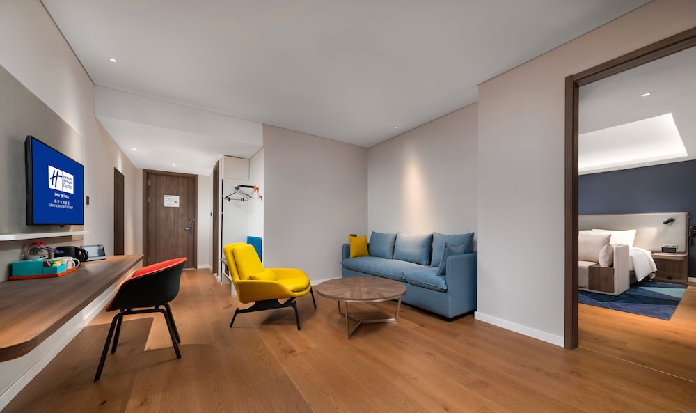 Suite, 1 Bedroom - Photo 1
