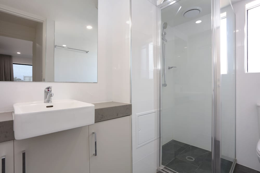 1 Bedroom Apartment (1 King Bed + 1 Single Bed) photo 2