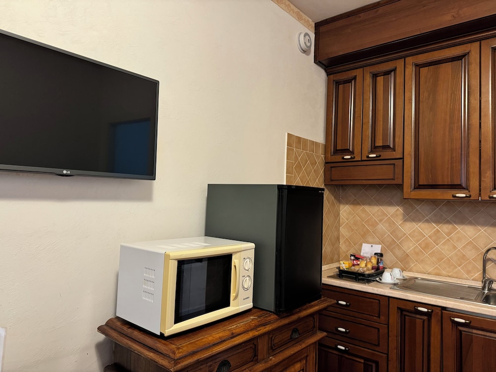 Business Double Room Single Use - Photo 12