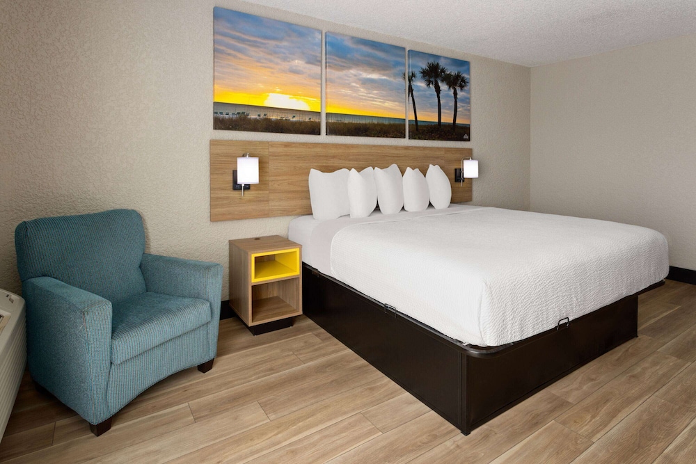 Standard Room, 1 King Bed photo 1