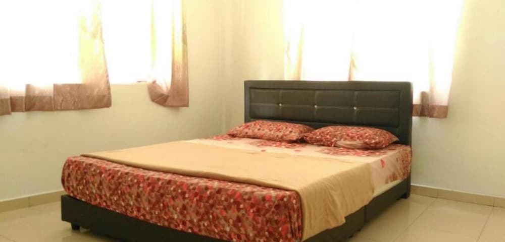Economy Apartment, 3 Bedrooms, 2 Bathrooms photo 1