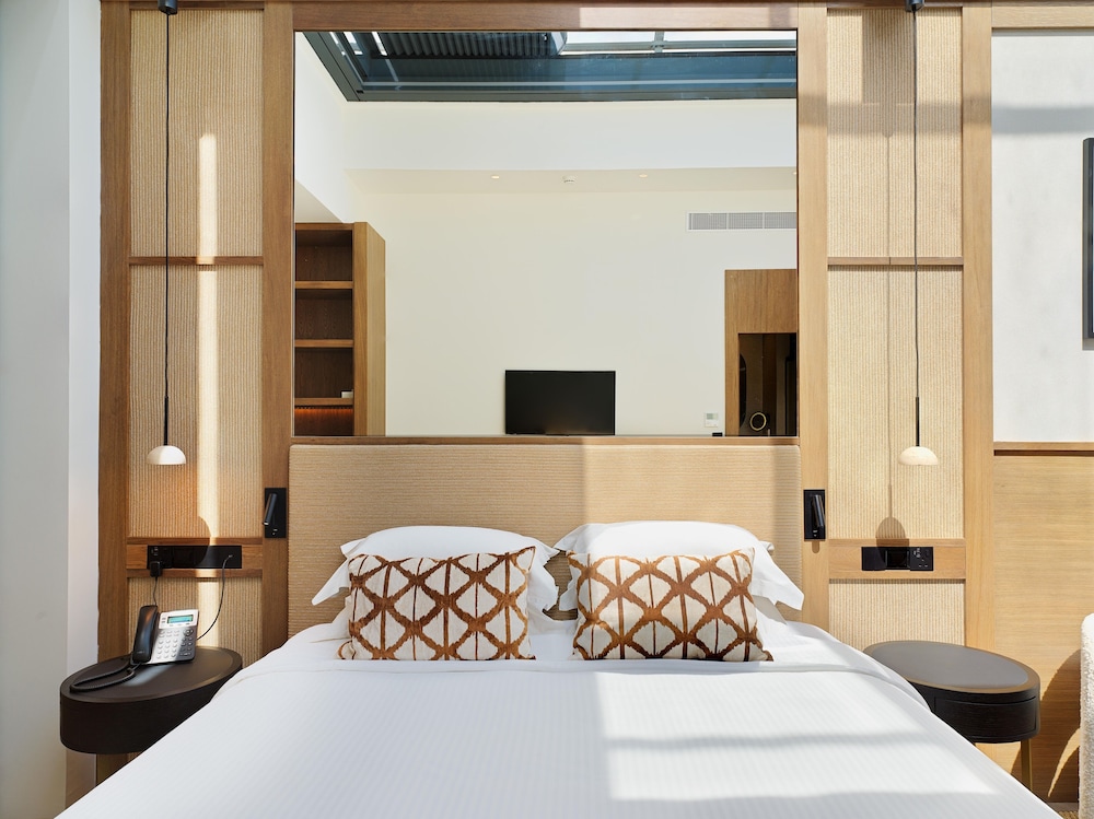 Executive Suite, Hot Tub, Executive Level