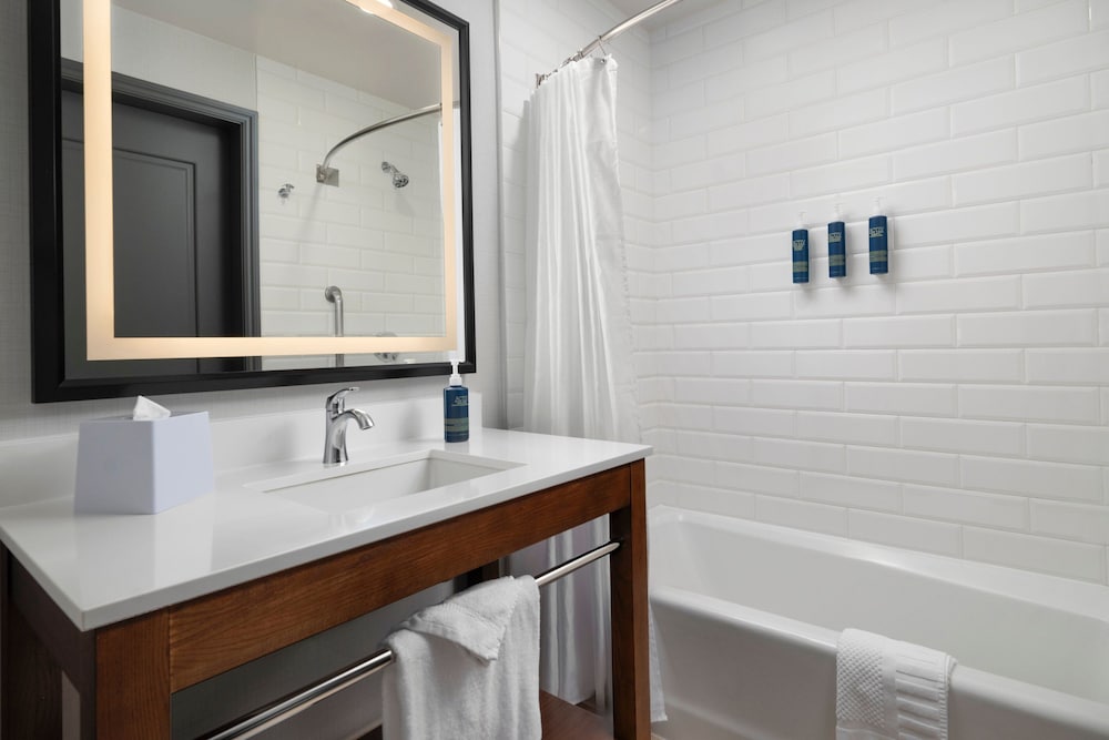 Room, 2 Queen Beds (Mobility Accessible, Tub) - Photo 3