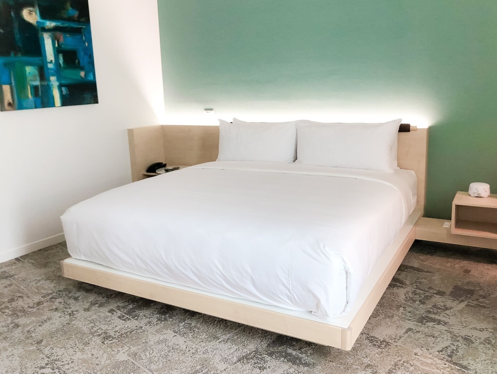Room, 1 King Bed, City View - Photo 3