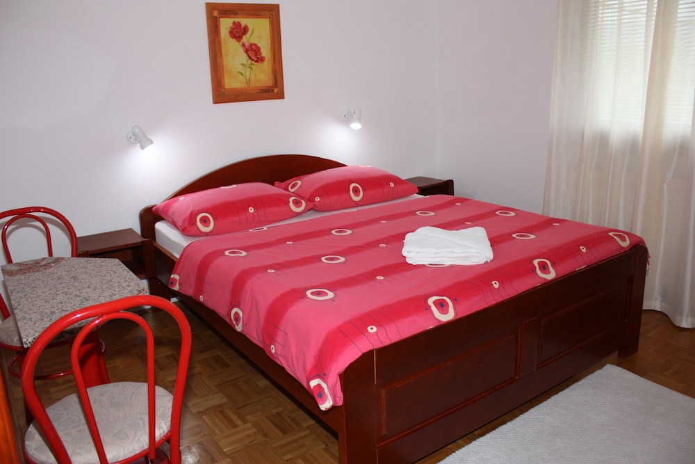 Double Room (With Fan) photo 1