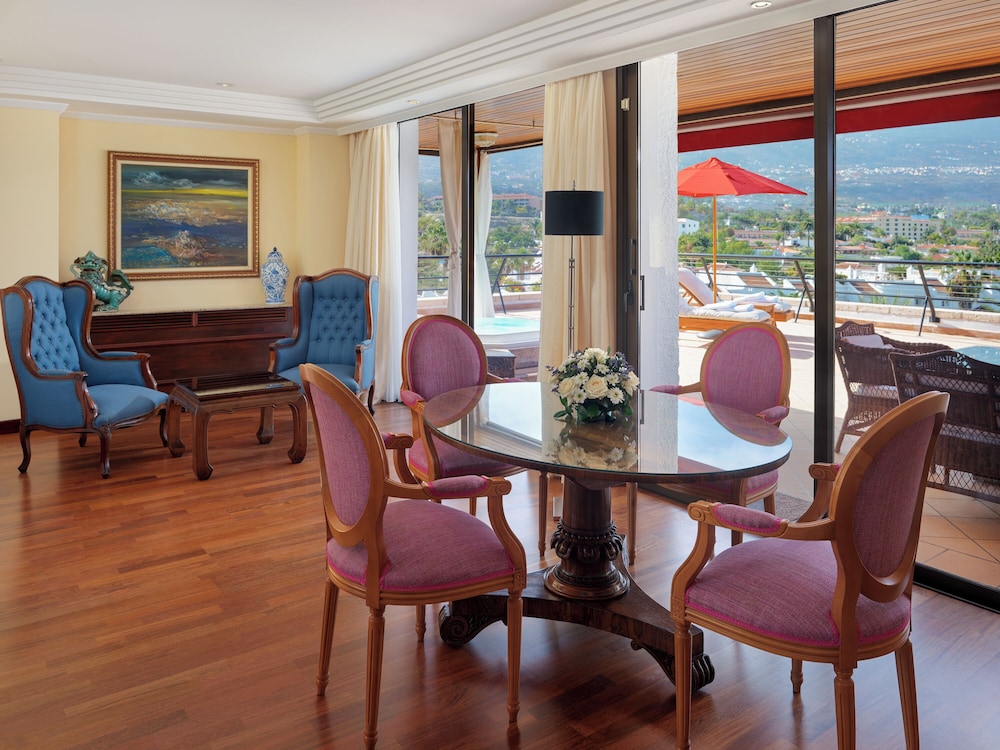 Suite (Michael Jackson), Balcony