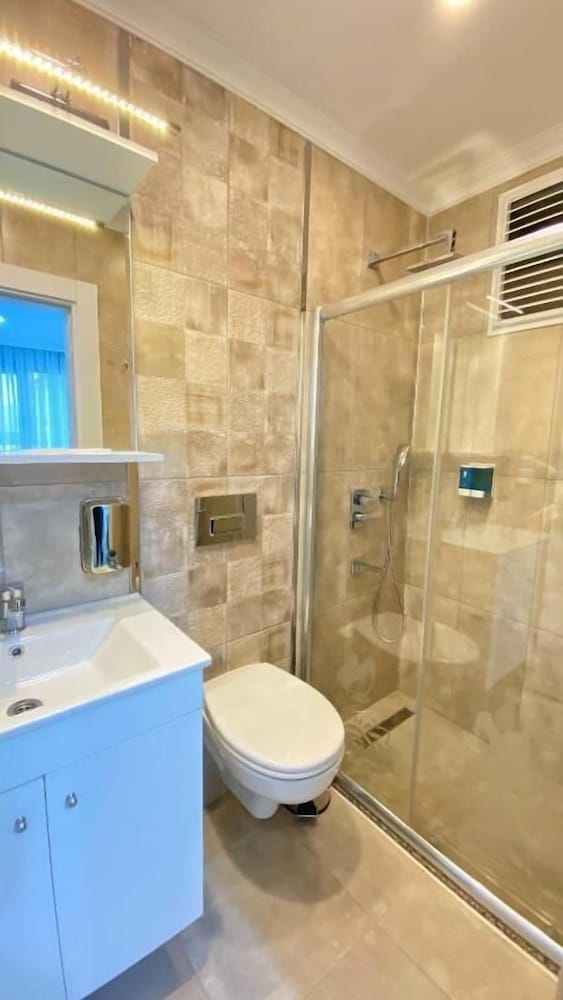 Deluxe Suite - Photo 9