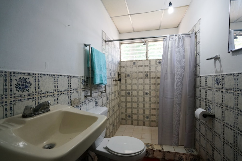 Basic Double Room, 1 Bedroom, Shared Bathroom, Corner photo 3