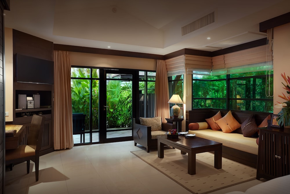 Villa, Garden Area - Photo 2