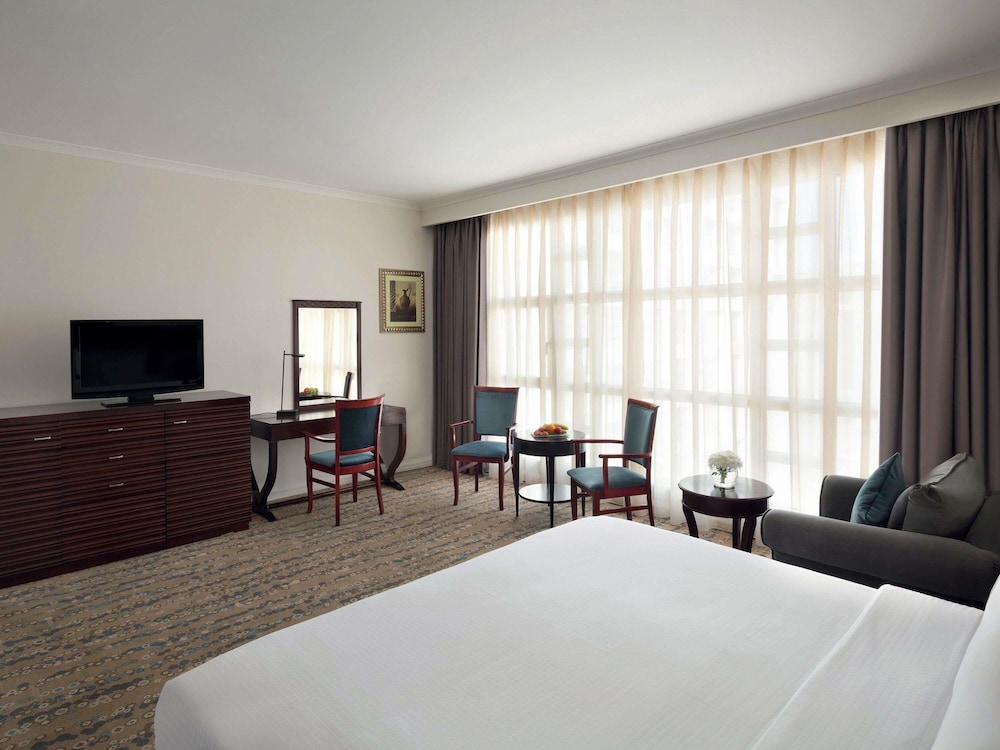 Executive Room, 1 King Bed - Photo 2