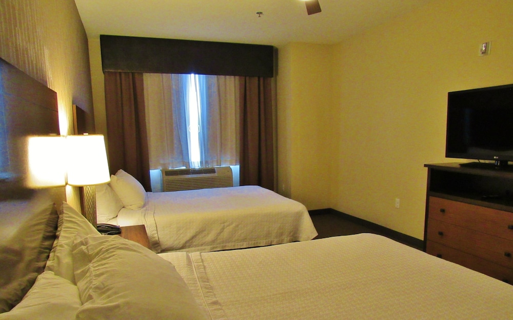 Suite, 2 Queen Beds, Accessible, Bathtub photo 2