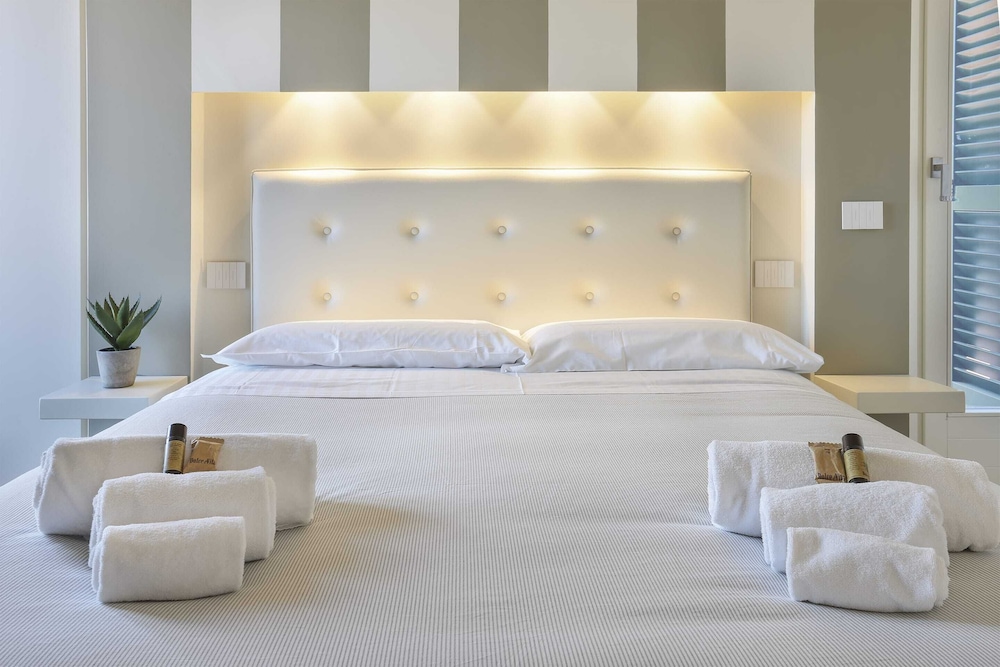 Basic Apartment, Multiple Beds photo 3