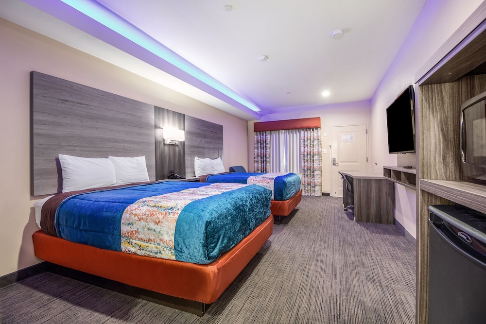Standard Room, 2 Queen Beds, Smoking
