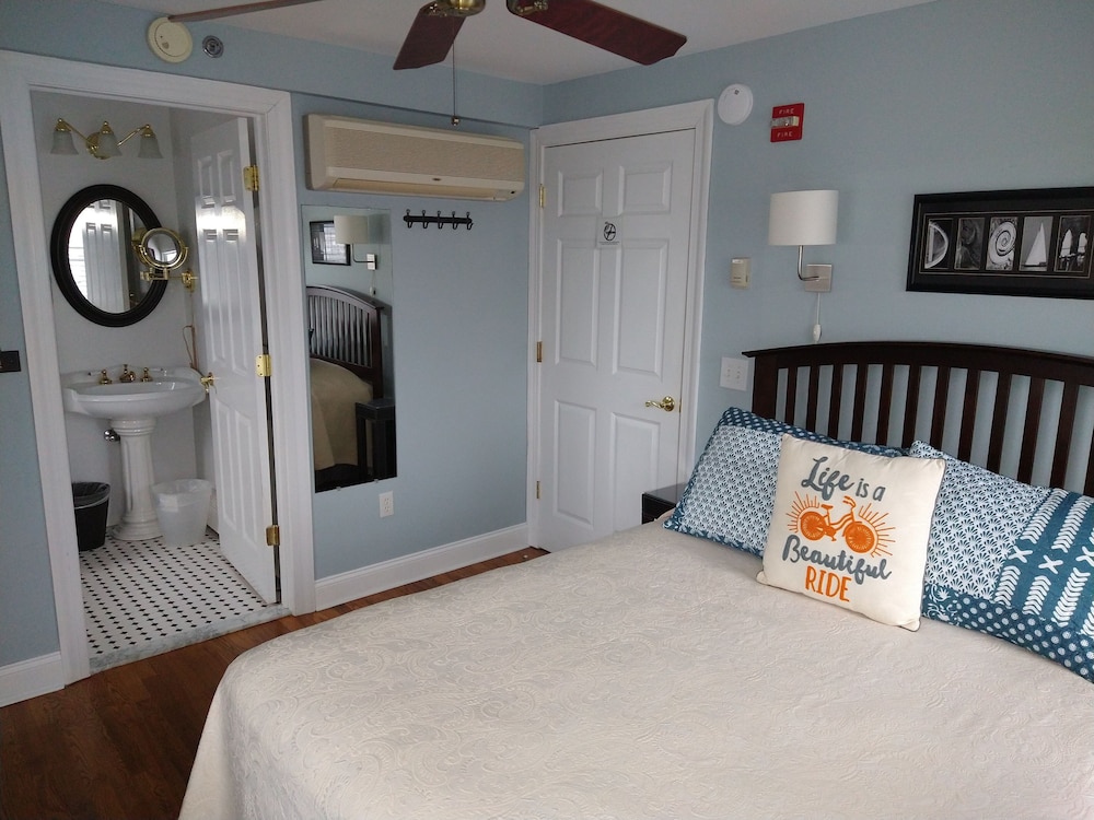 Classic Double Room, 1 Queen Bed, Jetted Tub