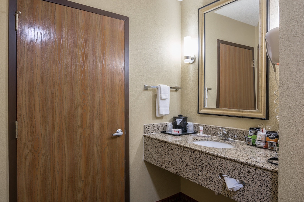 Superior Room, 1 King Bed, Non Smoking - Photo 9