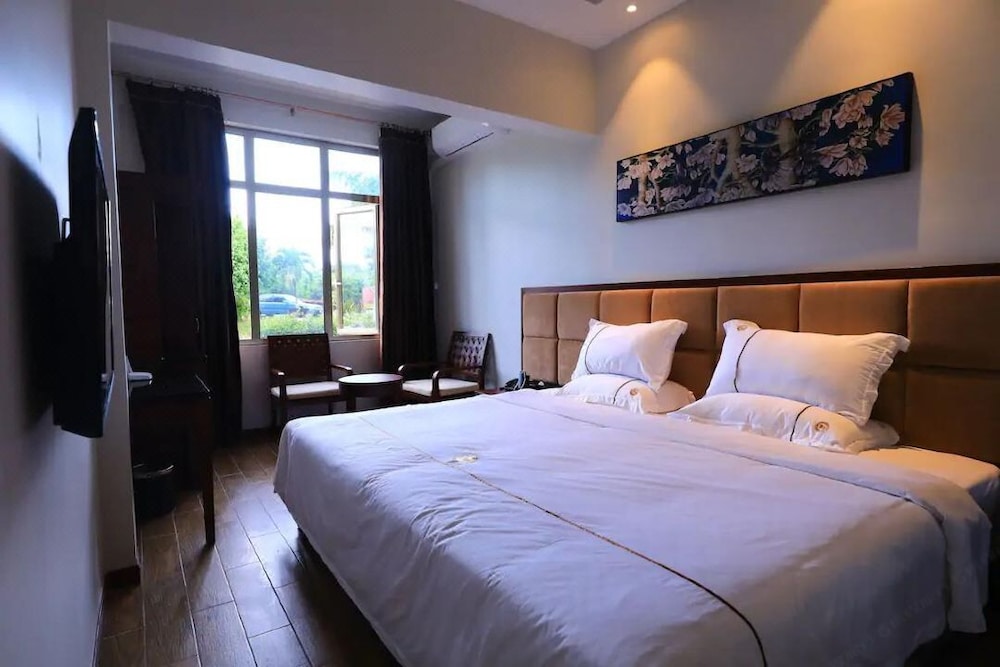 Standard King Room, 1 Queen Bed, Garden View photo 1