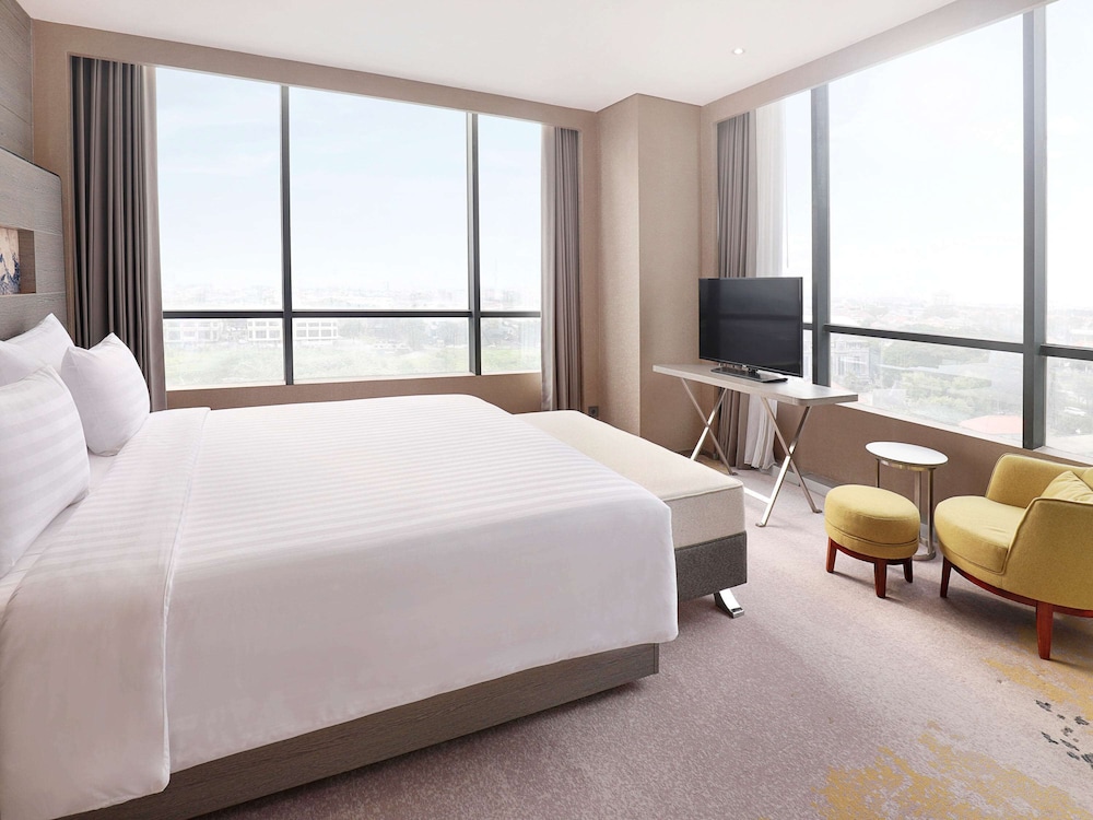 Superior Suite, 1 King Bed photo 3