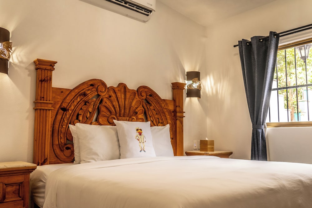 Deluxe Condo, 1 King Bed, Air conditioning, Pool View photo 3