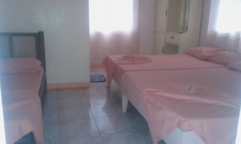 Economy Room, Multiple Beds, Balcony, Partial Sea View photo 1