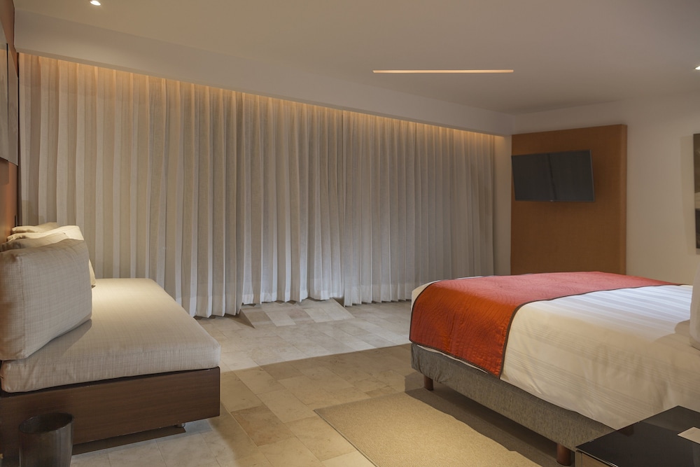 Room, 2 Queen Beds, Accessible - Photo 5